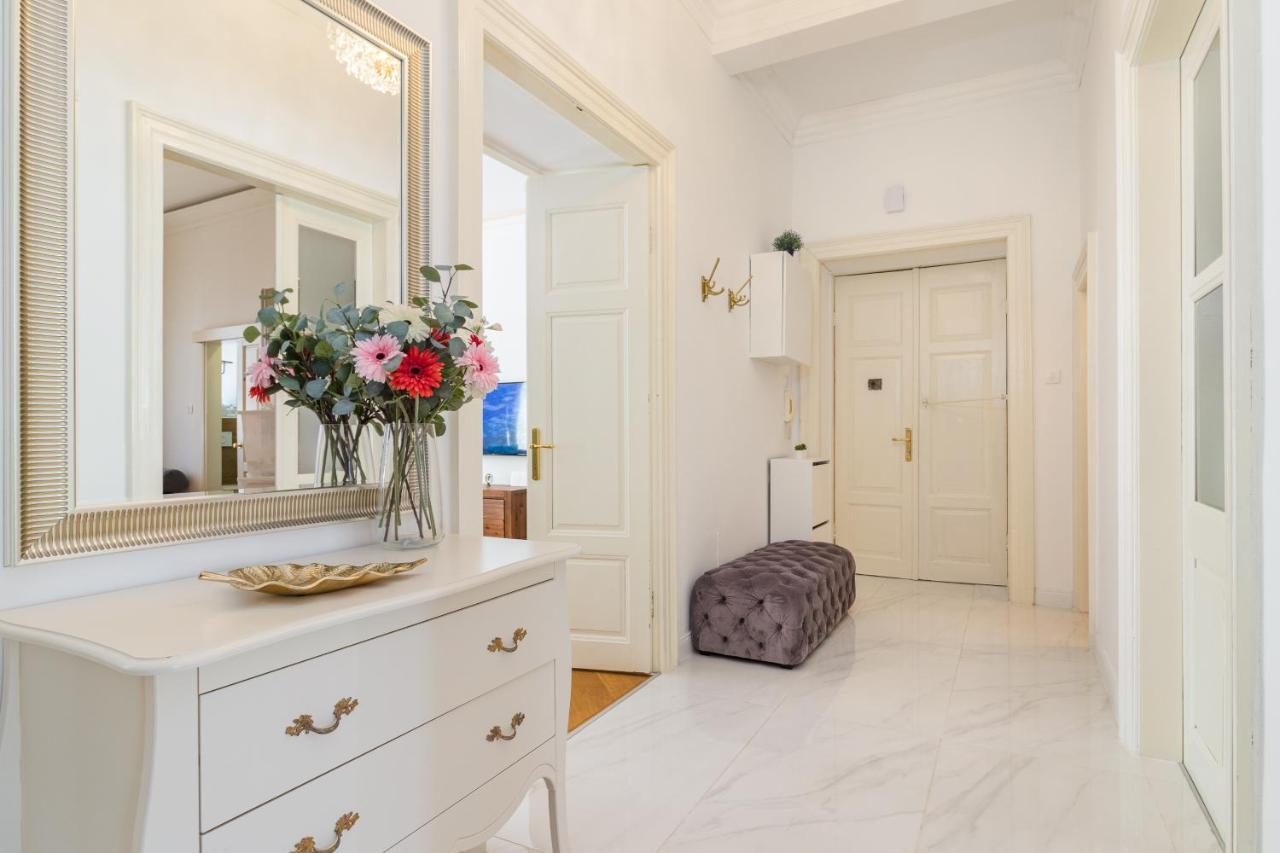 Apartment Augier - Elegant & Spacious - Centre *